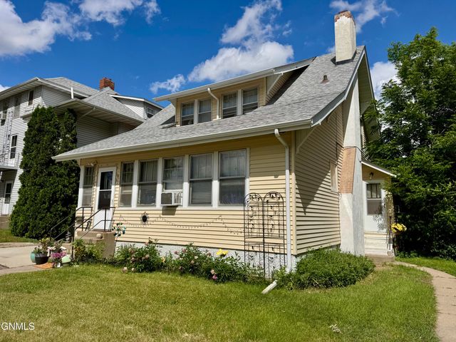 611 6th Street, Bismarck, ND 58501 property photo