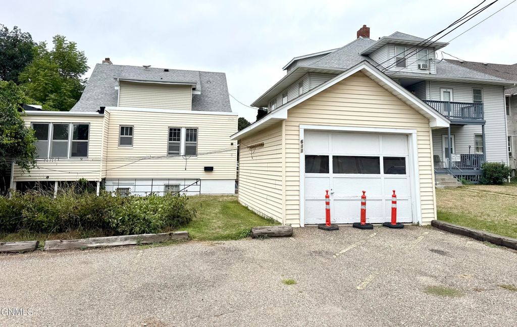 611 6th Street, Bismarck, ND 58501 photo 2