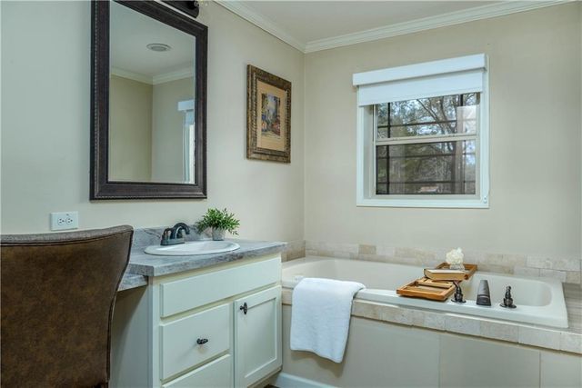 2155 B WIGGINS Road, Pineville, LA 71360