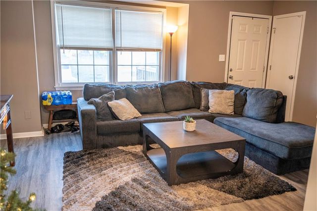 7640 NW Milrey Drive, Kansas City, MO 64152