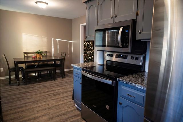 7640 NW Milrey Drive, Kansas City, MO 64152