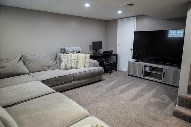 7640 NW Milrey Drive, Kansas City, MO 64152