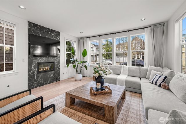 1314 Pine Crest Cir NE, Issaquah, WA 98029