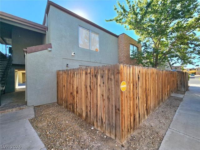 1460 Hialeah Drive B, Las Vegas, NV 89119