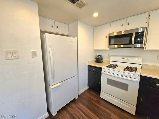 1460 Hialeah Drive B, Las Vegas, NV 89119