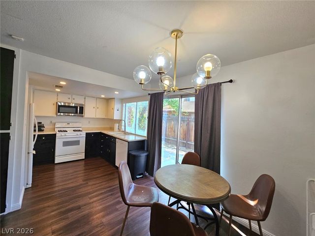 1460 Hialeah Drive B, Las Vegas, NV 89119