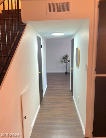 1460 Hialeah Drive B, Las Vegas, NV 89119