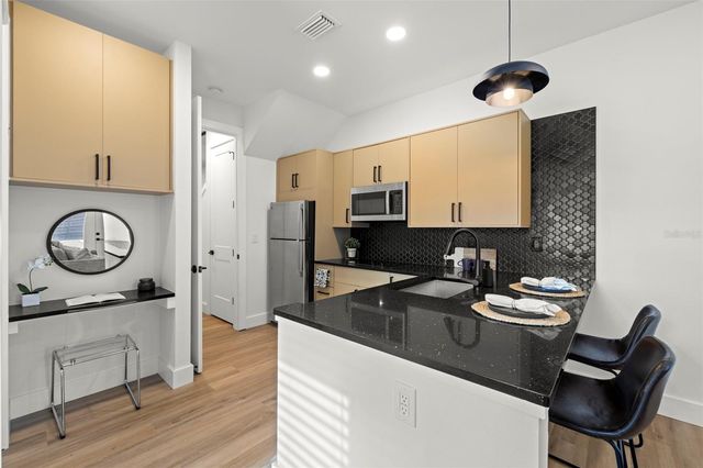 212 W EUCLID AVENUE B, Tampa, FL 33602