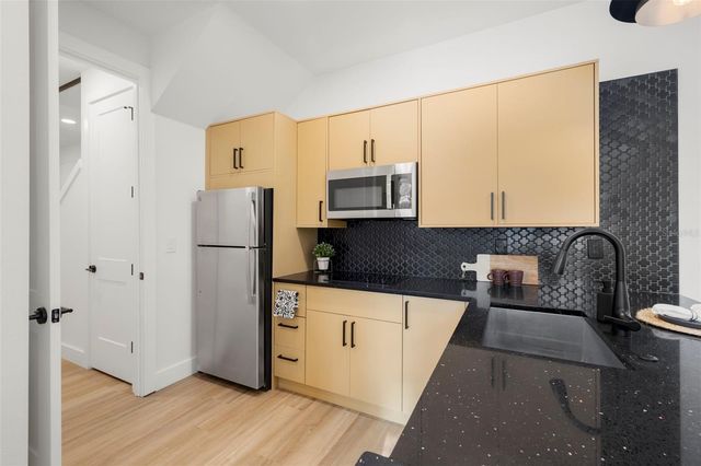 212 W EUCLID AVENUE B, Tampa, FL 33602