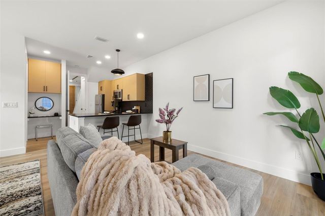 212 W EUCLID AVENUE B, Tampa, FL 33602