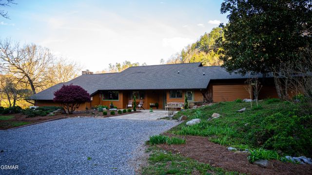 4242 Pearl Valley Road, Sevierville, TN 37876