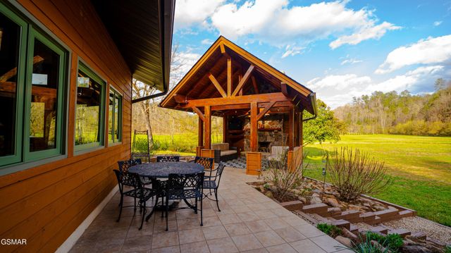 4242 Pearl Valley Road, Sevierville, TN 37876