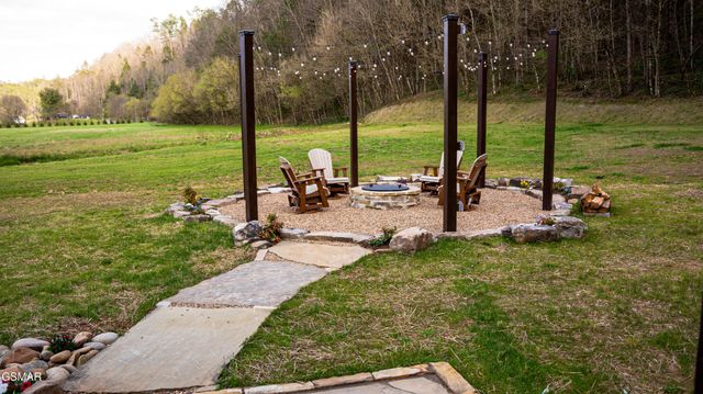 4242 Pearl Valley Road, Sevierville, TN 37876