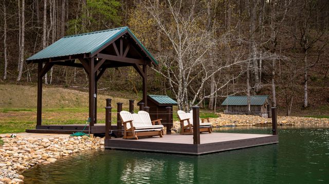 4242 Pearl Valley Road, Sevierville, TN 37876