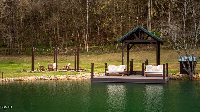 4242 Pearl Valley Road, Sevierville, TN 37876