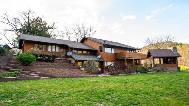 4242 Pearl Valley Road, Sevierville, TN 37876