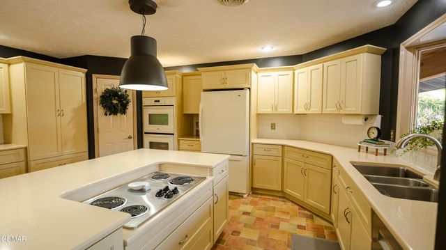 4242 Pearl Valley Road, Sevierville, TN 37876