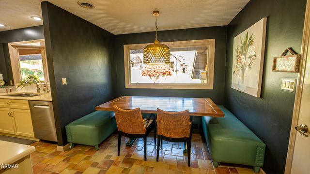 4242 Pearl Valley Road, Sevierville, TN 37876