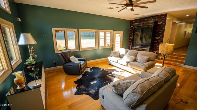 4242 Pearl Valley Road, Sevierville, TN 37876