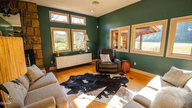 4242 Pearl Valley Road, Sevierville, TN 37876