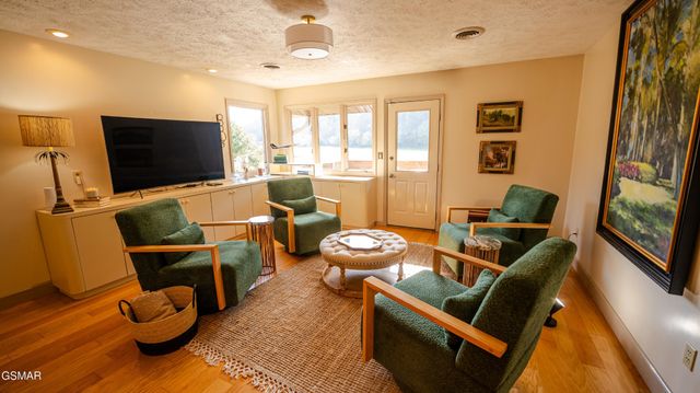4242 Pearl Valley Road, Sevierville, TN 37876