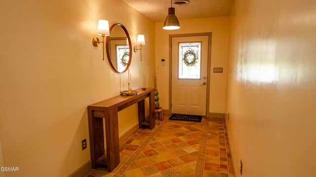 4242 Pearl Valley Road, Sevierville, TN 37876