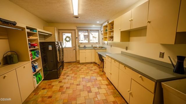 4242 Pearl Valley Road, Sevierville, TN 37876