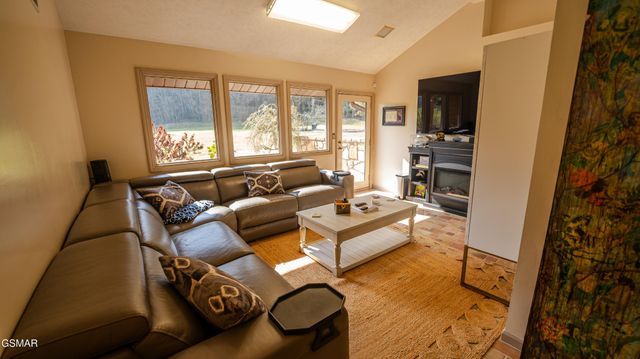 4242 Pearl Valley Road, Sevierville, TN 37876