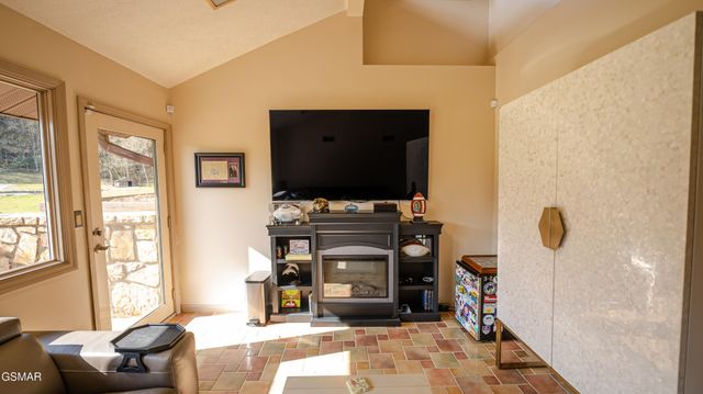 4242 Pearl Valley Road, Sevierville, TN 37876