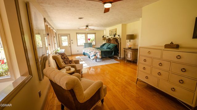 4242 Pearl Valley Road, Sevierville, TN 37876