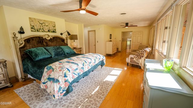 4242 Pearl Valley Road, Sevierville, TN 37876