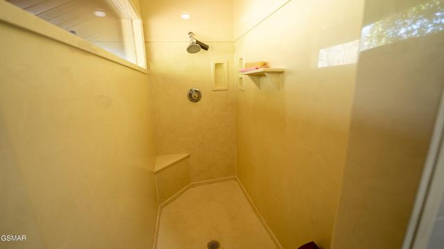 4242 Pearl Valley Road, Sevierville, TN 37876