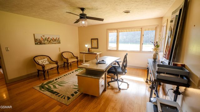 4242 Pearl Valley Road, Sevierville, TN 37876