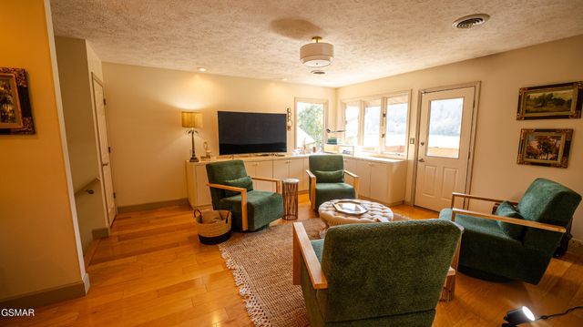 4242 Pearl Valley Road, Sevierville, TN 37876