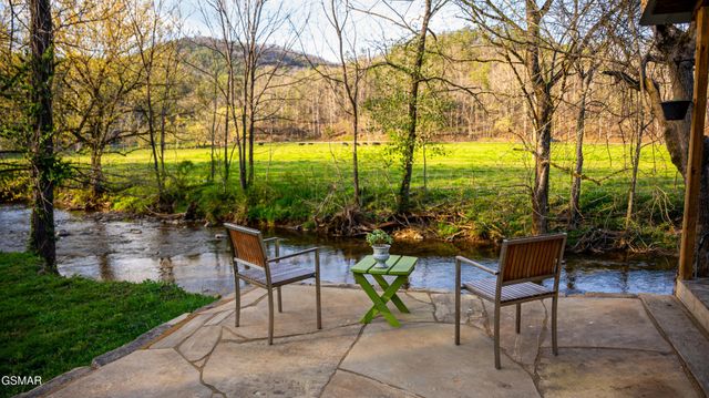 4242 Pearl Valley Road, Sevierville, TN 37876