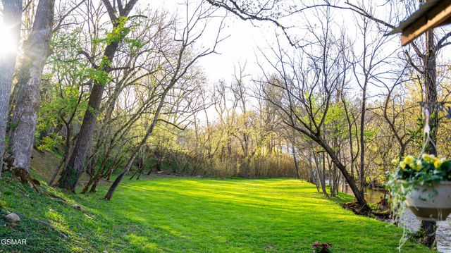4242 Pearl Valley Road, Sevierville, TN 37876