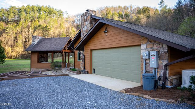 4242 Pearl Valley Road, Sevierville, TN 37876