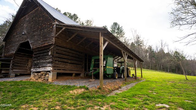 4242 Pearl Valley Road, Sevierville, TN 37876