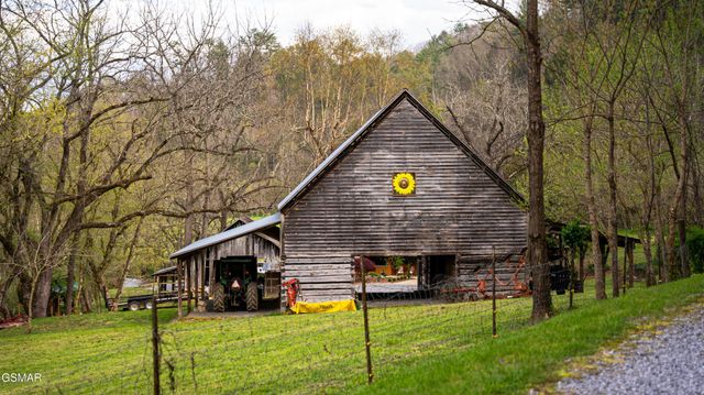 4242 Pearl Valley Road, Sevierville, TN 37876