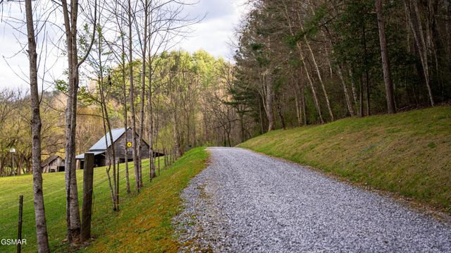 4242 Pearl Valley Road, Sevierville, TN 37876