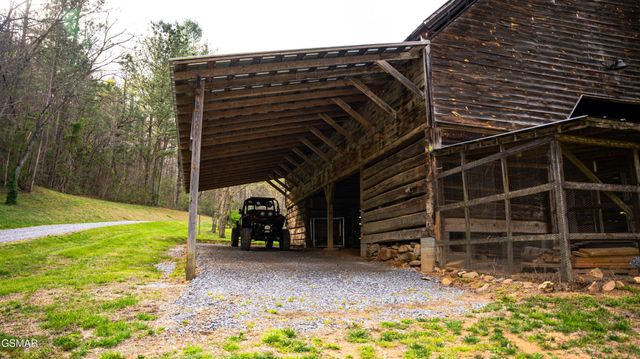 4242 Pearl Valley Road, Sevierville, TN 37876