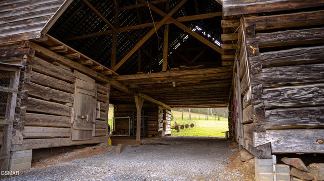 4242 Pearl Valley Road, Sevierville, TN 37876