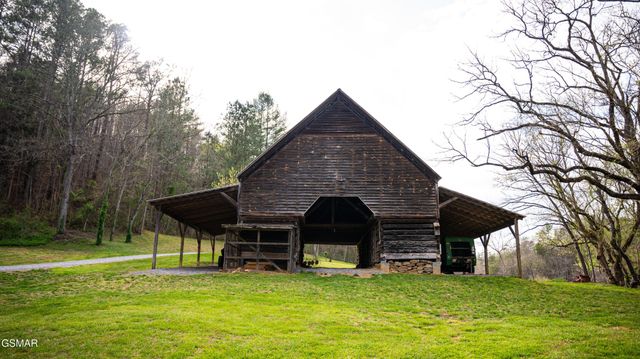 4242 Pearl Valley Road, Sevierville, TN 37876