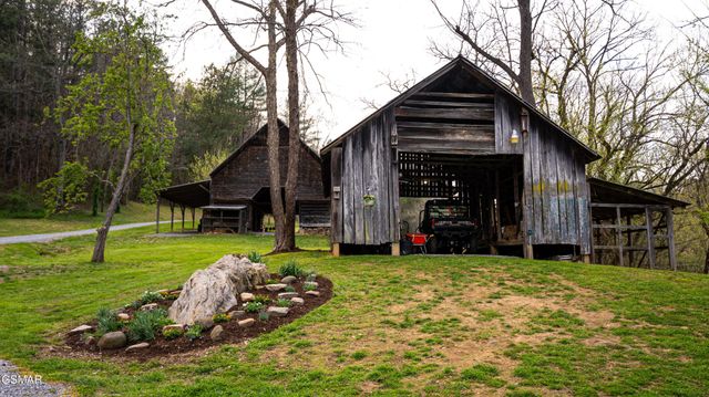 4242 Pearl Valley Road, Sevierville, TN 37876