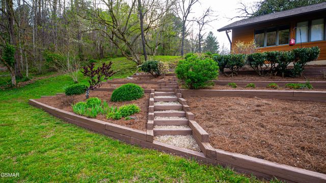 4242 Pearl Valley Road, Sevierville, TN 37876