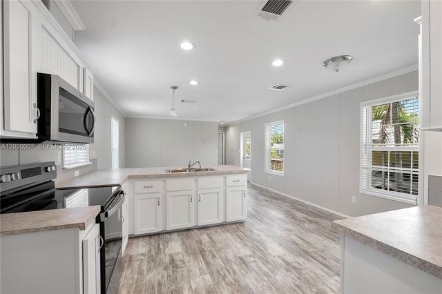 5530 SW 32nd Ter, Dania Beach, FL 33312