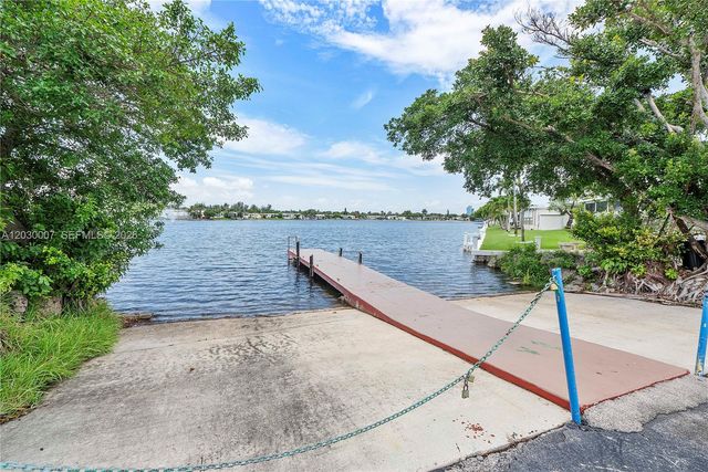 5530 SW 32nd Ter, Dania Beach, FL 33312