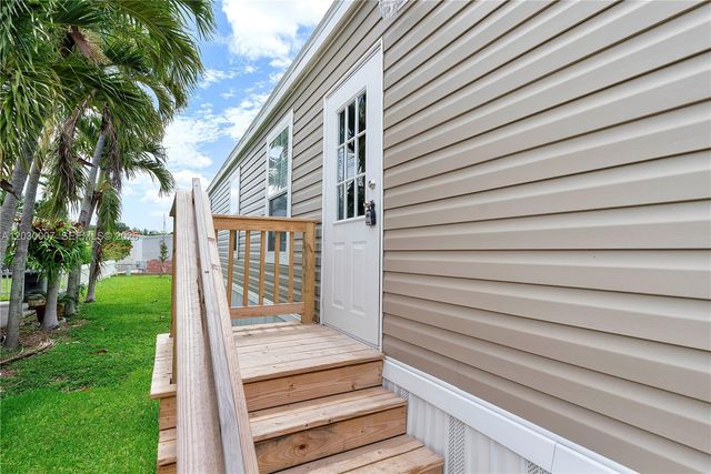 5530 SW 32nd Ter, Dania Beach, FL 33312