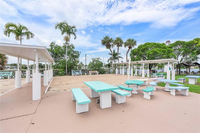 5530 SW 32nd Ter, Dania Beach, FL 33312
