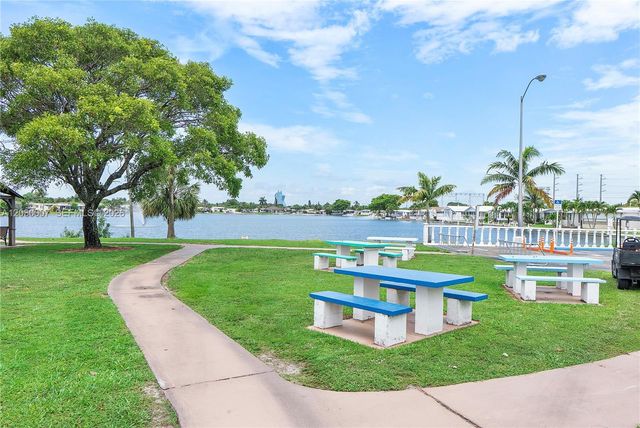 5530 SW 32nd Ter, Dania Beach, FL 33312